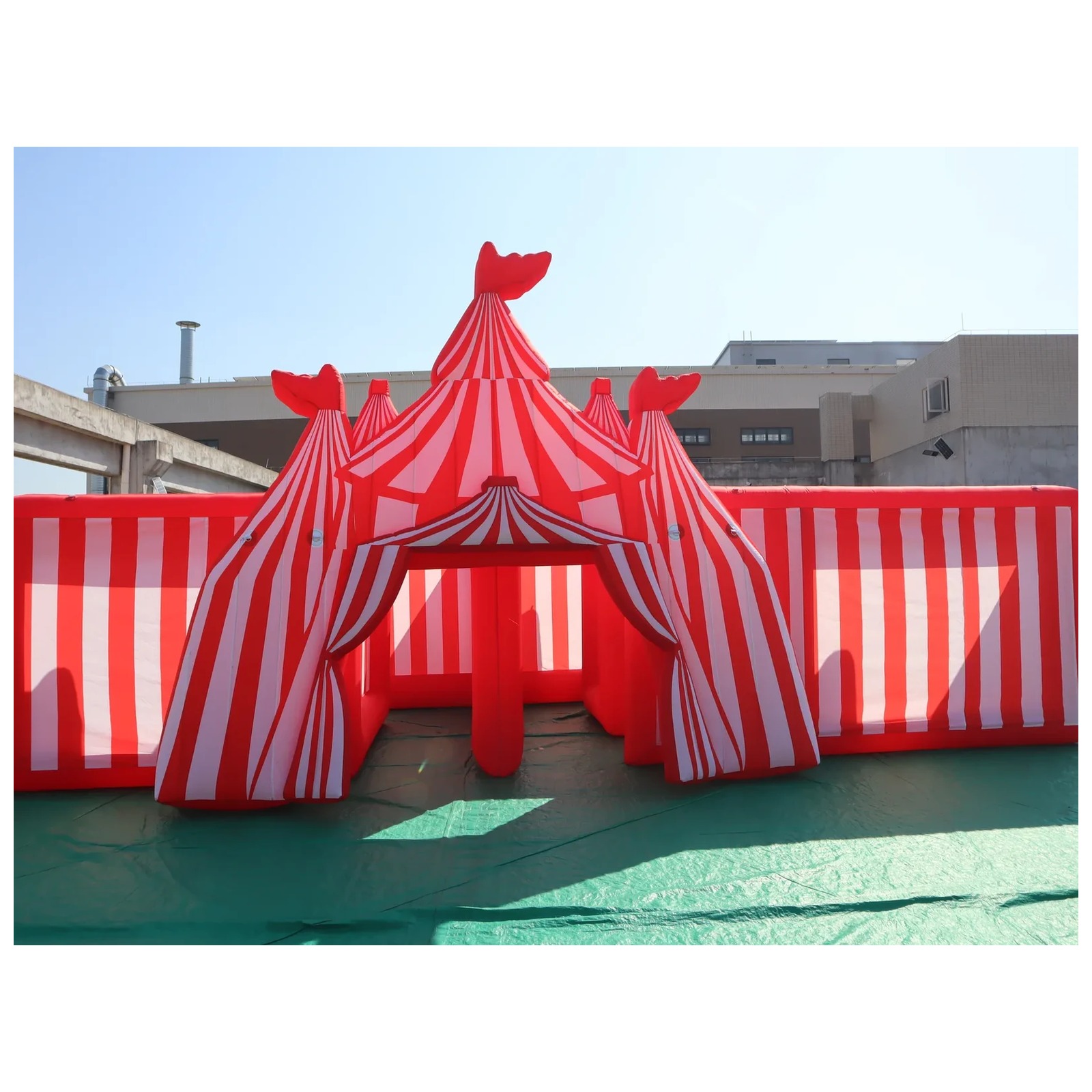Großes rot-weißes aufblasbares – Kids Outdoor Venues Bewertung und Preis
